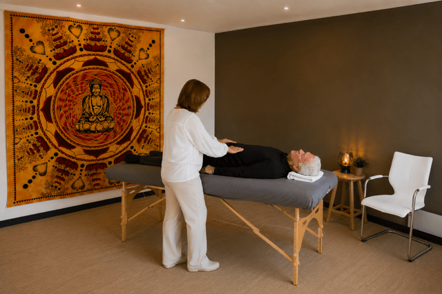 Persoonlijke begeleiding - HealingTherapie Beata van Etten tijdens een EssentieHealing sessie als onderdeel van persoonlijke begeleiding